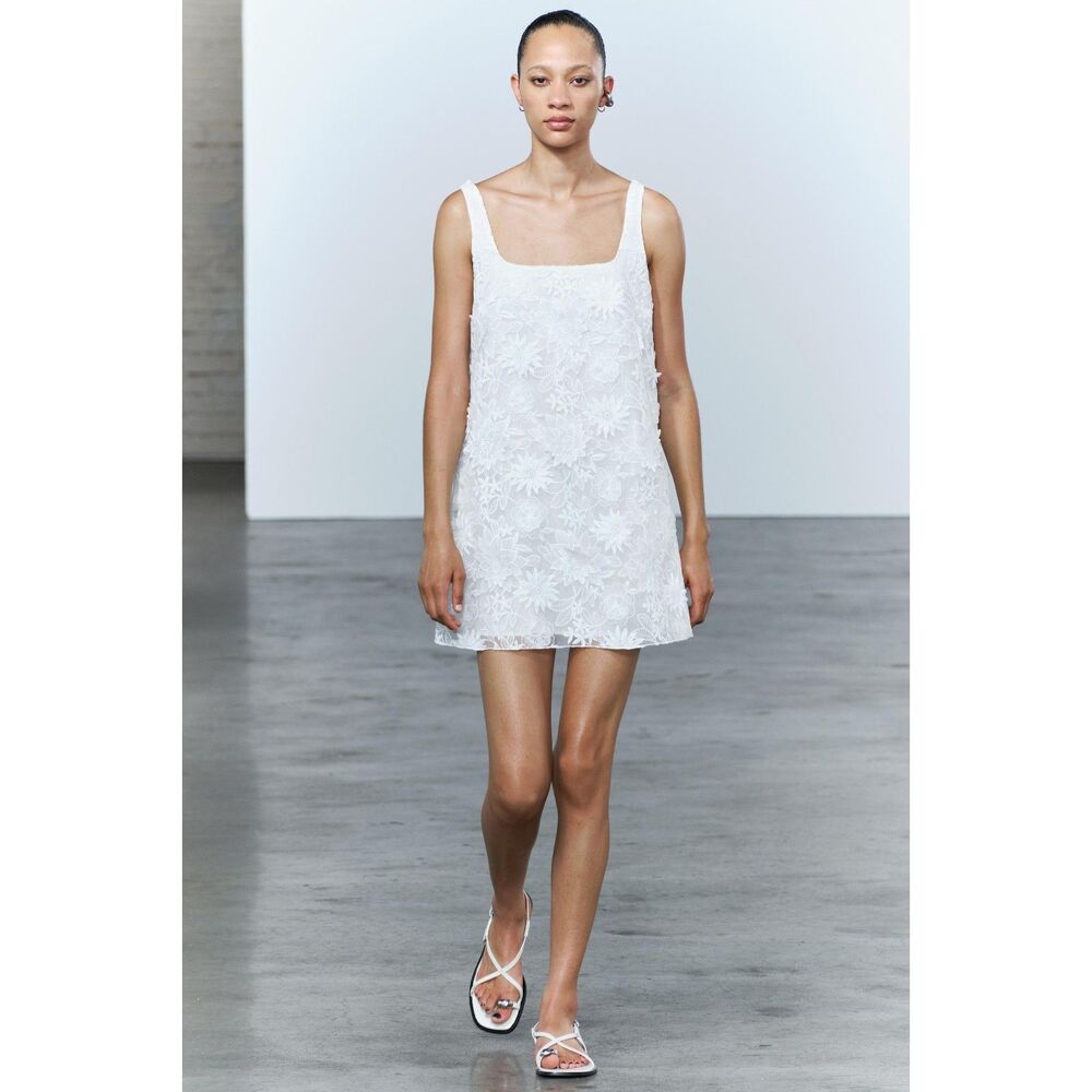 Zara Embroidered White Floral Dress Size Large NWT